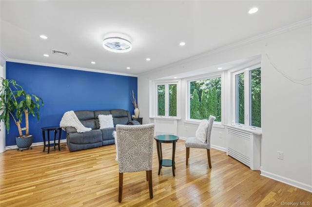 186 N Stratford, Roslyn Heights, NY 11577