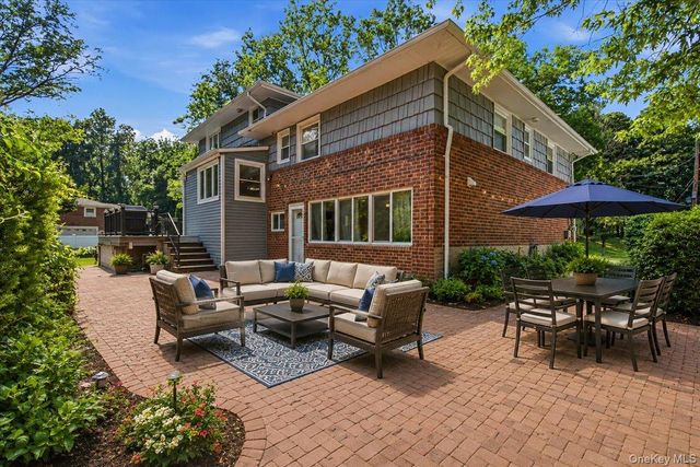 186 N Stratford, Roslyn Heights, NY 11577