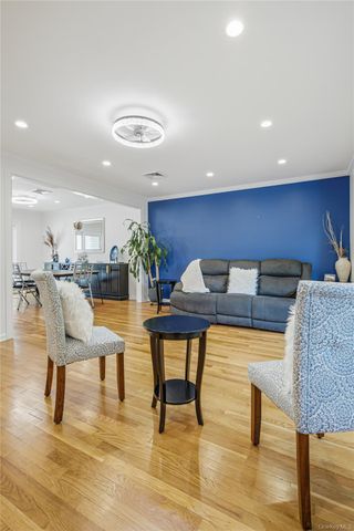 186 N Stratford, Roslyn Heights, NY 11577