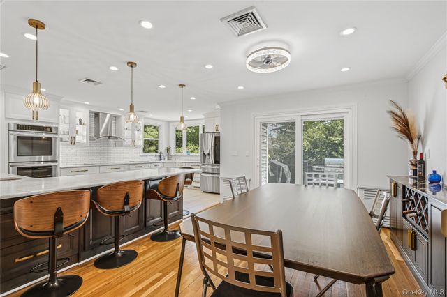 186 N Stratford, Roslyn Heights, NY 11577