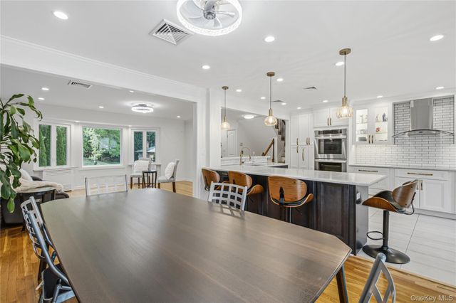 186 N Stratford, Roslyn Heights, NY 11577