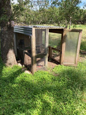 1050 Harmon Hills RD, Dripping Springs, TX 78620