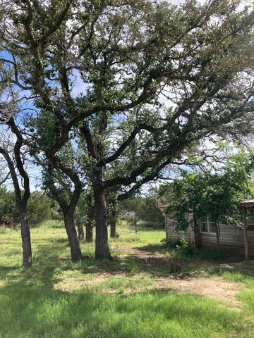 1050 Harmon Hills RD, Dripping Springs, TX 78620