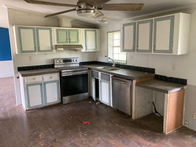 1050 Harmon Hills RD, Dripping Springs, TX 78620