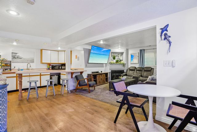 2112 N SUNSET DR, Layton, UT 84040