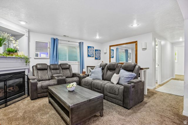 2112 N SUNSET DR, Layton, UT 84040