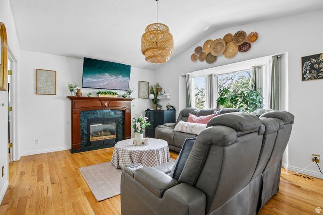 2112 N SUNSET DR, Layton, UT 84040