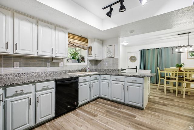 2112 N SUNSET DR, Layton, UT 84040
