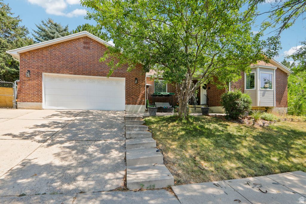 2112 N SUNSET DR, Layton, UT 84040