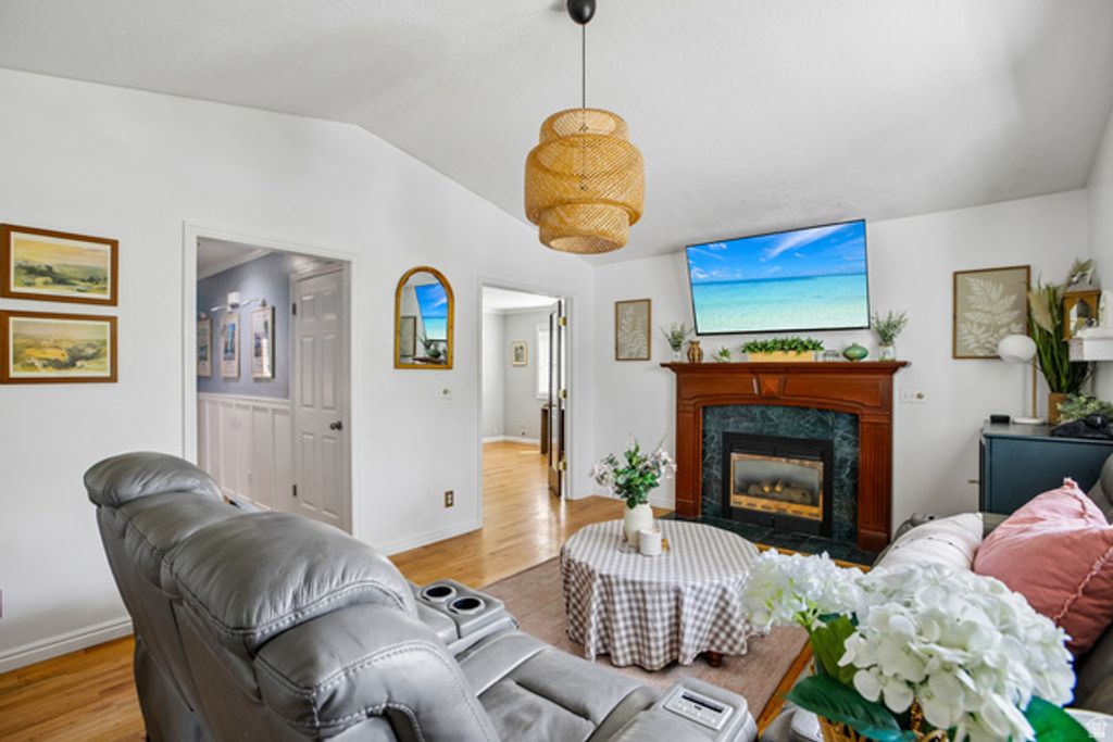 2112 N SUNSET DR, Layton, UT 84040 — photo 4