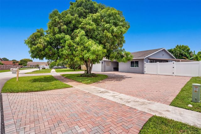 9341 SW 16th Rd W, Boca Raton, FL 33428