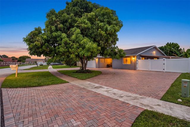 9341 SW 16th Rd W, Boca Raton, FL 33428