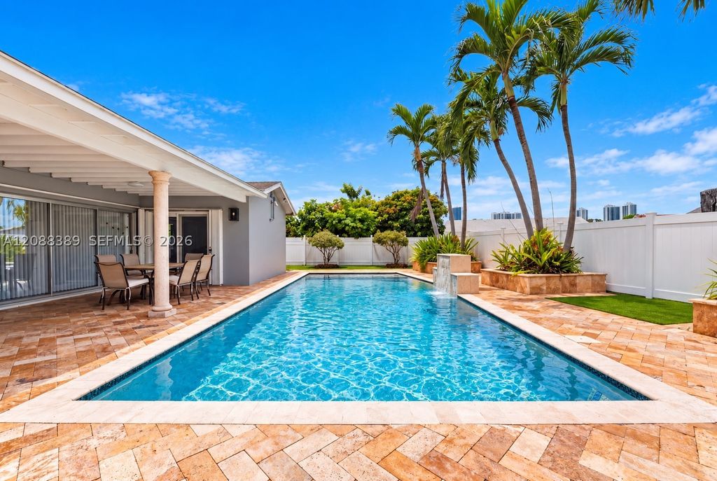 9341 SW 16th Rd W, Boca Raton, FL 33428