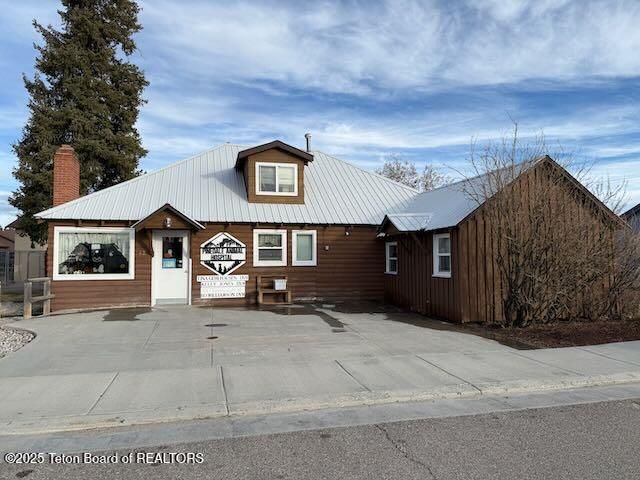 43 S MADISON Avenue, Pinedale, WY 82941 property photo