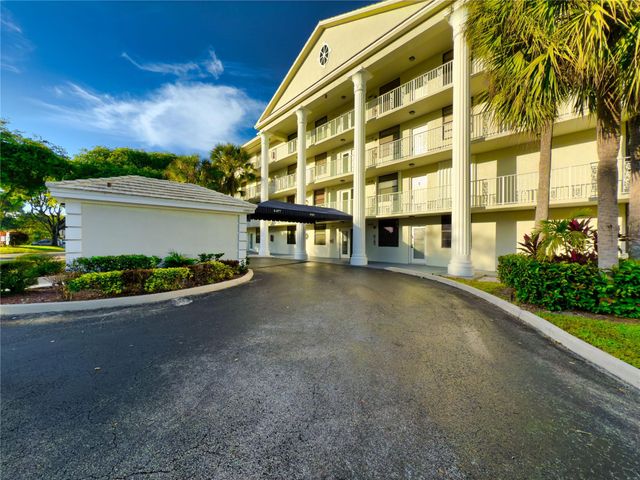 1701 Whitehall Dr 303, Davie, FL 33324