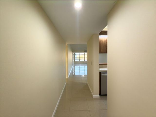 1701 Whitehall Dr 303, Davie, FL 33324