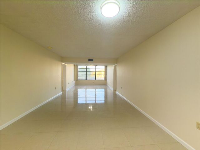 1701 Whitehall Dr 303, Davie, FL 33324