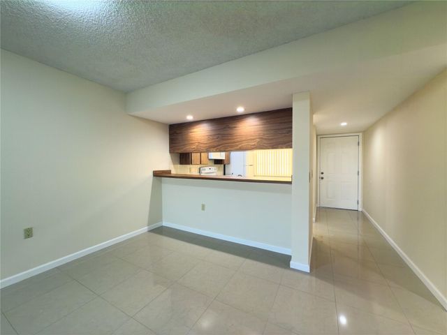 1701 Whitehall Dr 303, Davie, FL 33324