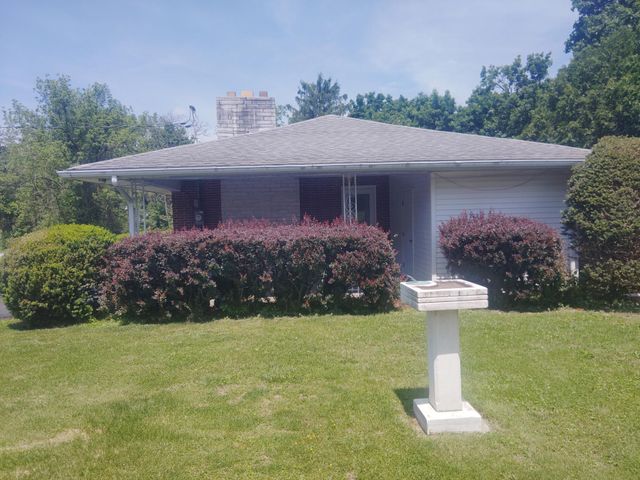 7690 DANIEL DR, Harrisburg, PA 17112