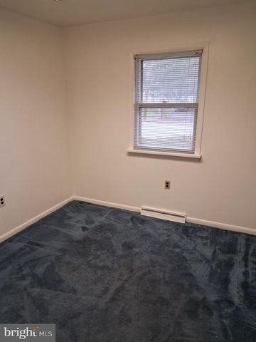 7690 DANIEL DR, Harrisburg, PA 17112