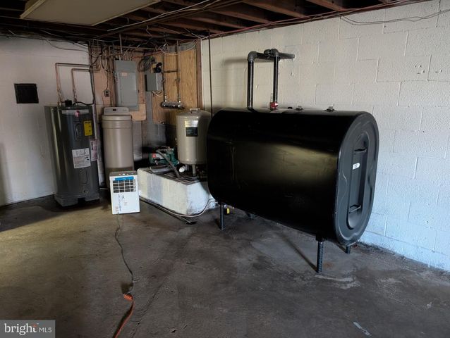 7690 DANIEL DR, Harrisburg, PA 17112