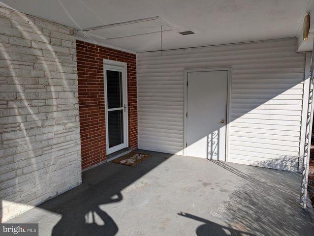 7690 DANIEL DR, Harrisburg, PA 17112