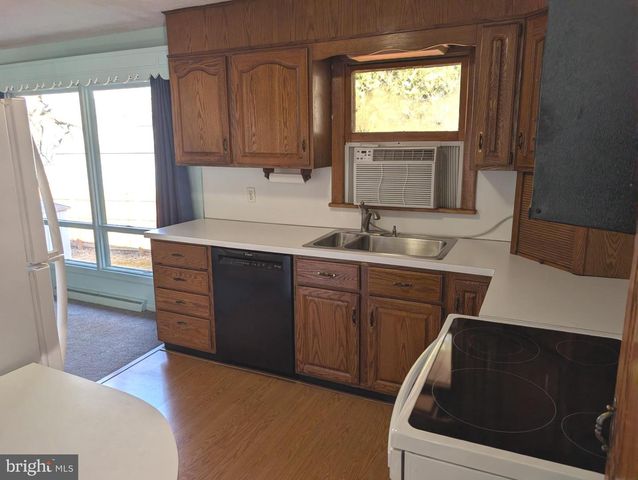 7690 DANIEL DR, Harrisburg, PA 17112