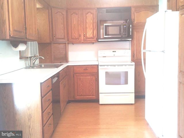 7690 DANIEL DR, Harrisburg, PA 17112