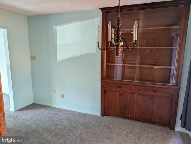 7690 DANIEL DR, Harrisburg, PA 17112