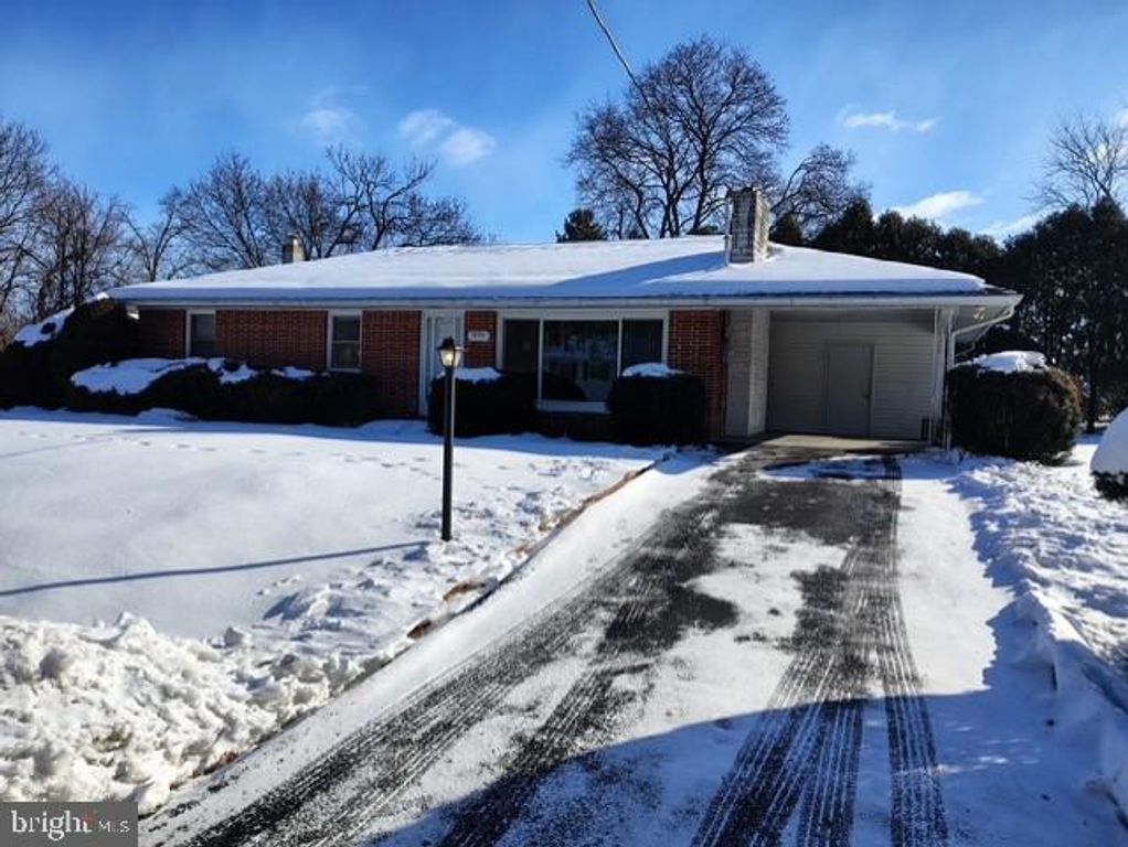 7690 DANIEL DR, Harrisburg, PA 17112