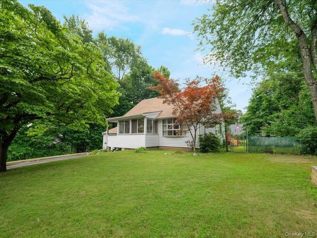 7 Hillaire Place, Nanuet, NY 10954