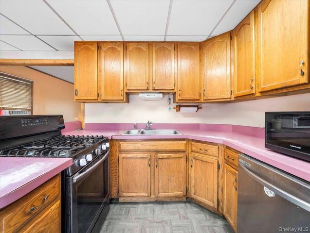 7 Hillaire Place, Nanuet, NY 10954