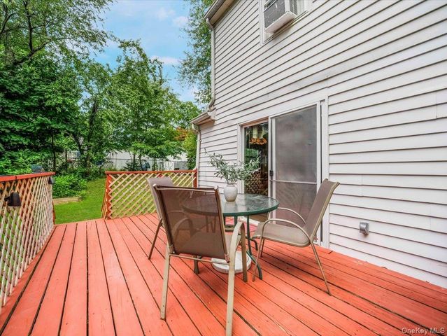 7 Hillaire Place, Nanuet, NY 10954