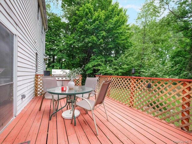 7 Hillaire Place, Nanuet, NY 10954
