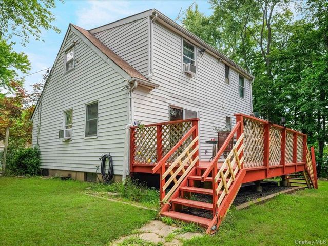 7 Hillaire Place, Nanuet, NY 10954