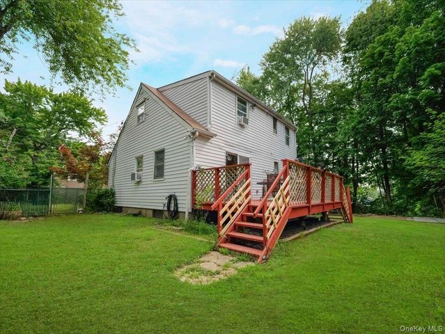 7 Hillaire Place, Nanuet, NY 10954