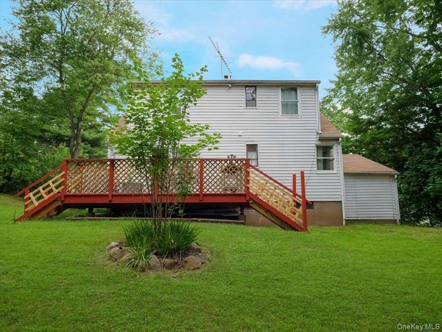 7 Hillaire Place, Nanuet, NY 10954
