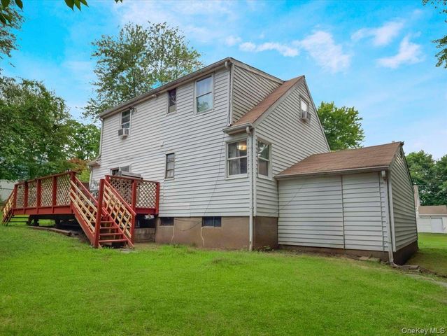 7 Hillaire Place, Nanuet, NY 10954