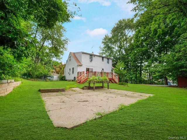 7 Hillaire Place, Nanuet, NY 10954