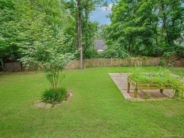 7 Hillaire Place, Nanuet, NY 10954