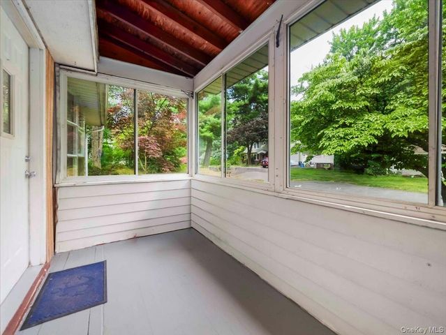 7 Hillaire Place, Nanuet, NY 10954