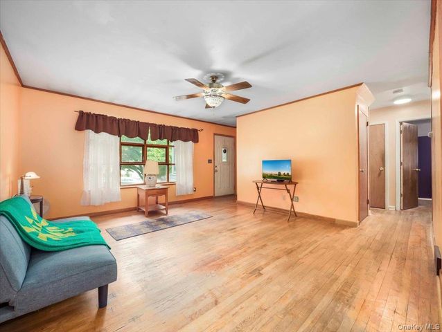 7 Hillaire Place, Nanuet, NY 10954