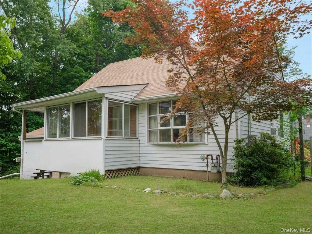 7 Hillaire Place, Nanuet, NY 10954