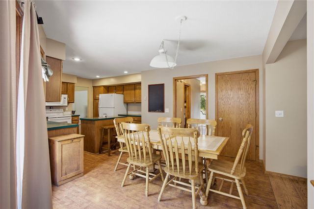 1752 NW 101st Street, Clive, IA 50325