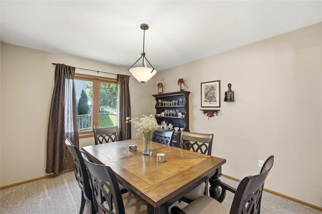 1752 NW 101st Street, Clive, IA 50325