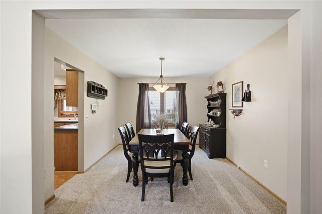 1752 NW 101st Street, Clive, IA 50325