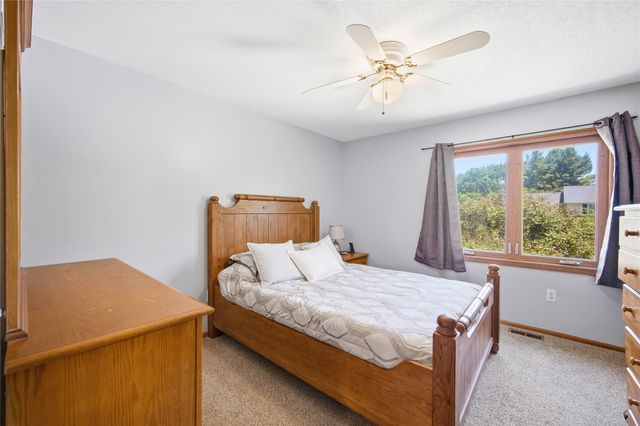 1752 NW 101st Street, Clive, IA 50325