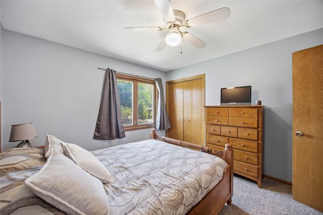 1752 NW 101st Street, Clive, IA 50325