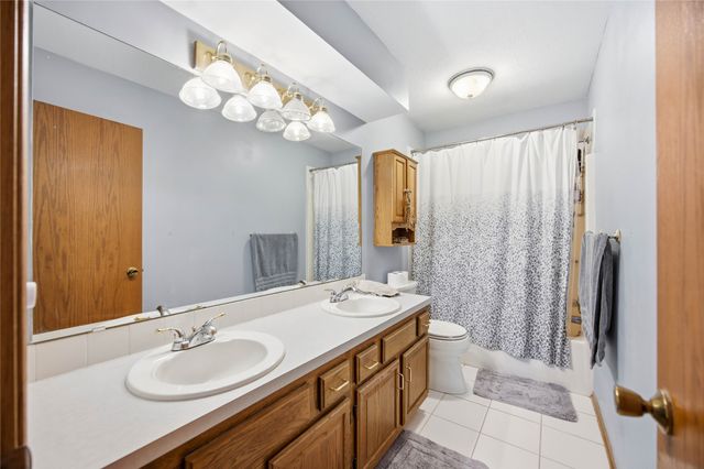 1752 NW 101st Street, Clive, IA 50325