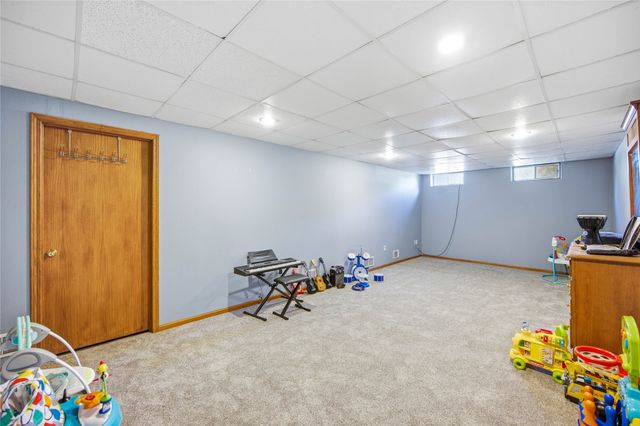 1752 NW 101st Street, Clive, IA 50325